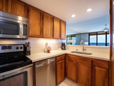 Wailea Vacation Rental Two Bedrooms Sleeps Six Walk to Beach